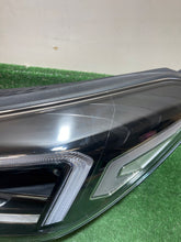 Laden Sie das Bild in den Galerie-Viewer, Frontscheinwerfer Hyundai Tucson 92101-D7700 Links Scheinwerfer Headlight SCH7896916848gu
