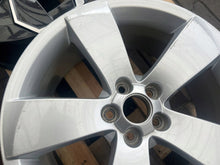 Laden Sie das Bild in den Galerie-Viewer, 1x Alufelge 17 Zoll 5J7601025B Skoda Roomster Rim Wheel FEL9345796141of