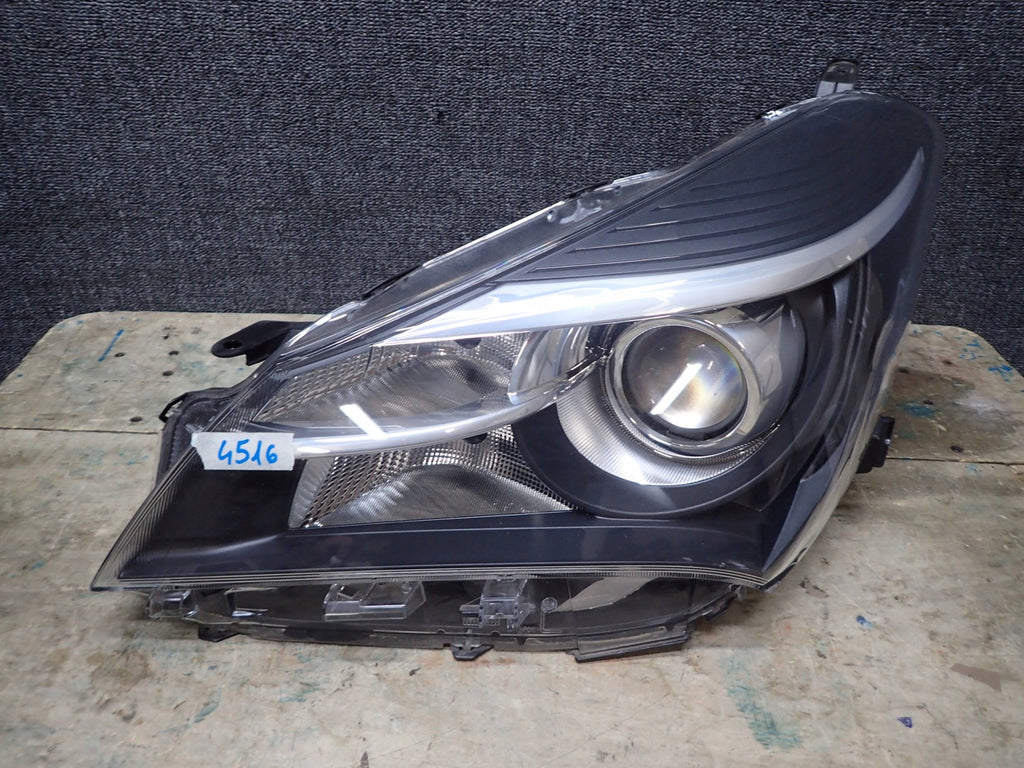 Frontscheinwerfer Toyota Yaris Links Scheinwerfer Headlight