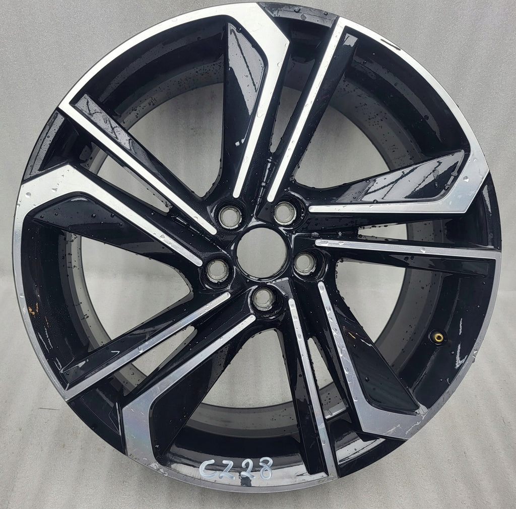 1x Alufelge 18 Zoll 7.0" 5x100 51ET Glanz Schwarz 6VA601025AD Skoda Fabia Iv FEL9552438752zg