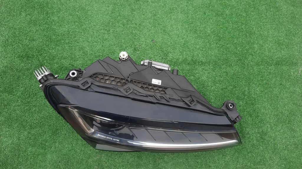 Frontscheinwerfer Skoda Superb III 3V1941016D Rechts Scheinwerfer Headlight