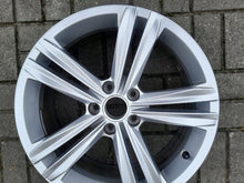 Laden Sie das Bild in den Galerie-Viewer, 1x Alufelge 18 Zoll 7.0" 5x112 43ET Glanz Silber 5NA601025M VW Tiguan Rim Wheel FEL4406792607hs