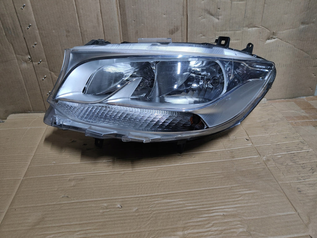 Frontscheinwerfer Mercedes-Benz Sprinter A9109060000 Links Headlight SCH9495633947on