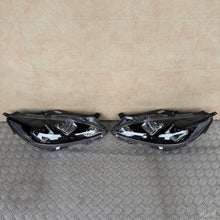Laden Sie das Bild in den Galerie-Viewer, Frontscheinwerfer Ford Kuga III LV4B-13W029-AK LV4B-13W030-AK LED Ein Satz SCH6477543878mh