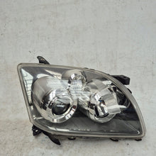 Laden Sie das Bild in den Galerie-Viewer, Frontscheinwerfer Toyota Avensis Xenon Rechts Scheinwerfer Headlight SCH4546944813se