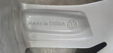 Laden Sie das Bild in den Galerie-Viewer, 1x Alufelge 18 Zoll 7.0" 5x112 43ET Glanz Silber 5NN601025AD VW Golf VII Tiguan FEL3486400882rp