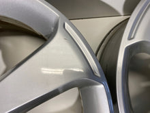 Laden Sie das Bild in den Galerie-Viewer, 4x Alufelge 17 Zoll 6.5" 5x112 39ET Glanz Silber 1K8071497 VW Scirocco Rim Wheel FEL7071217352ai