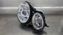 Laden Sie das Bild in den Galerie-Viewer, Frontscheinwerfer Mercedes-Benz W211 1437314390 Rechts Scheinwerfer Headlight SCH2752779401fs