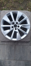 Load image into Gallery viewer, 1x Alufelge 17 Zoll 6.5" 5x100 Glanz Silber 658601025C Skoda Scala Kamiq FEL9863854686zk
