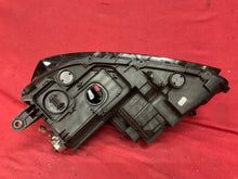 Load image into Gallery viewer, Frontscheinwerfer VW Passat B7 3AB941752 8K0941597B Xenon Rechts Headlight SCH4477979159lg