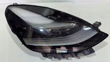 Laden Sie das Bild in den Galerie-Viewer, Frontscheinwerfer Tesla 3 GRG1514953-00 Rechts Scheinwerfer Headlight