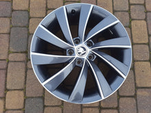 Laden Sie das Bild in den Galerie-Viewer, 1x Alufelge 18 Zoll 7.5&quot; 5x112 51ET Graphit 5E0601025AS Skoda Superb III Octavia
