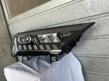 Laden Sie das Bild in den Galerie-Viewer, Frontscheinwerfer Audi Q7 4M0941039C LED Ein Stück (Rechts oder Links) Headlight