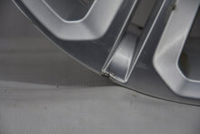 Laden Sie das Bild in den Galerie-Viewer, 1x Alufelge 19 Zoll 9.0&quot; 5x112 33ET 5N0601025T VW Rim Wheel
