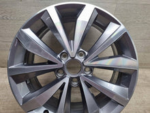 Laden Sie das Bild in den Galerie-Viewer, 1x Alufelge 17 Zoll 5x112 2GA601025P VW T-Roc Rim Wheel FEL2666356959da