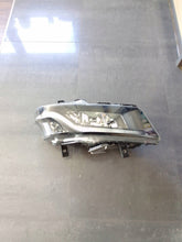 Laden Sie das Bild in den Galerie-Viewer, Frontscheinwerfer Iveco I 58029054830 Rechts Scheinwerfer Headlight SCH7579923102lc