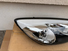 Load image into Gallery viewer, Frontscheinwerfer Kia Picanto 92102-1Y311 Rechts Scheinwerfer Headlight SCH9301205875vv