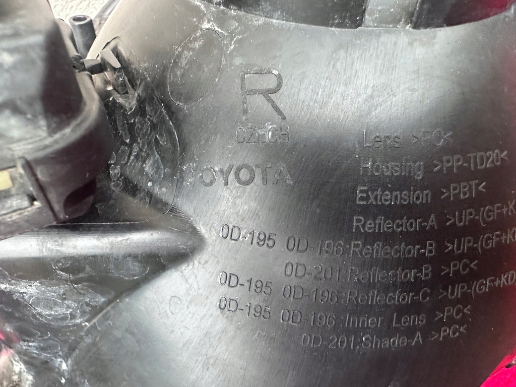 Frontscheinwerfer Toyota Yaris Rechts Scheinwerfer Headlight