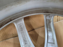 Load image into Gallery viewer, 1x Alufelge 18 Zoll 7.0" 5x112 22ET Glanz Silber 6863418 BMW G01 G02 Rim Wheel FEL2967628636vh
