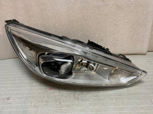 Laden Sie das Bild in den Galerie-Viewer, Frontscheinwerfer Ford Focus F1EB-13D154-AG Xenon Rechts Scheinwerfer Headlight SCH8057066810tu