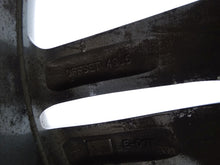 Load image into Gallery viewer, 1x Alufelge 19 Zoll 7.5&quot; 5x114.3 49 5ET 52910-B8410 Hyundai Santa Fe Rim Wheel