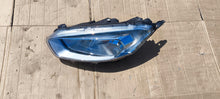 Laden Sie das Bild in den Galerie-Viewer, Frontscheinwerfer Ford Transit Tourneo Courier JT76-13W030-AD Links Headlight SCH3752678130pl
