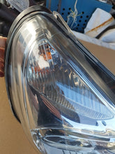 Load image into Gallery viewer, Frontscheinwerfer Ford Mondeo III 6M2113D154DK Rechts Scheinwerfer Headlight SCH4050883264nf