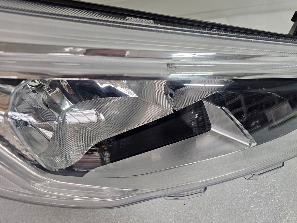 Frontscheinwerfer Ford Focus LED Rechts Scheinwerfer Headlight