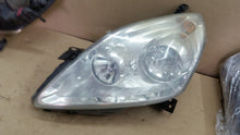 Laden Sie das Bild in den Galerie-Viewer, Frontscheinwerfer Opel Zafira B 13260845 Ein Satz Scheinwerfer Headlight