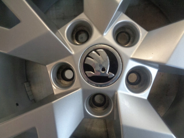 4x Alufelge 17 Zoll 7.0" 5x112 45ET Glanz Silber 5E0601025S Skoda Octavia III I FEL4824722990fo
