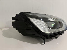 Load image into Gallery viewer, Frontscheinwerfer Audi A4 B9 Avant 8W0941036E 030111723600 LED Rechts Headlight