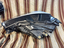 Laden Sie das Bild in den Galerie-Viewer, Frontscheinwerfer Audi Q3 83A941012 Rechts Scheinwerfer Headlight SCH3096132931pz