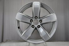 Load image into Gallery viewer, 1x Alufelge 17 Zoll 6.5" 5x112 38ET Glanz Silber 5NA071497 VW Rim Wheel FEL6879915559hz