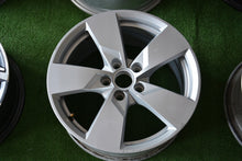 Load image into Gallery viewer, 1x Alufelge 17 Zoll 8.0&quot; 5x112 47ET Glanz Silber 8S0601025B Audi Rim Wheel