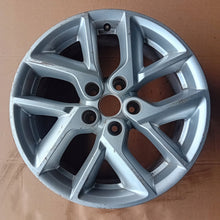 Load image into Gallery viewer, 1x Alufelge 17 Zoll 7.0" 5x114.3 40ET Glanz Silber 403002509 Renault Kadjar FEL6986398939hz