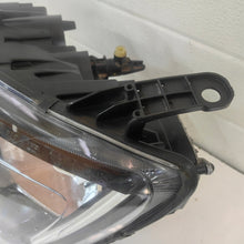 Laden Sie das Bild in den Galerie-Viewer, Frontscheinwerfer Dacia Duster 260609367R LED Links Scheinwerfer Headlight