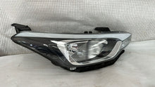 Laden Sie das Bild in den Galerie-Viewer, Frontscheinwerfer Hyundai I20 Rechts Scheinwerfer Headlight