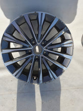 Laden Sie das Bild in den Galerie-Viewer, 1x Alufelge 17 Zoll 7.5&quot; 5x120 54ET Glanz 6856085 BMW 1 F40 Rim Wheel