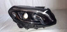 Laden Sie das Bild in den Galerie-Viewer, Frontscheinwerfer Mercedes-Benz W246 A2469067001 LED Rechts Headlight