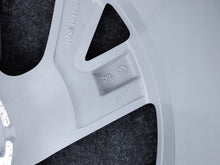 Load image into Gallery viewer, 1x Alufelge 18 Zoll 7.0" 5x112 43ET Glanz Silber 5NN601025P VW Tiguan Rim Wheel FEL3914991425gk