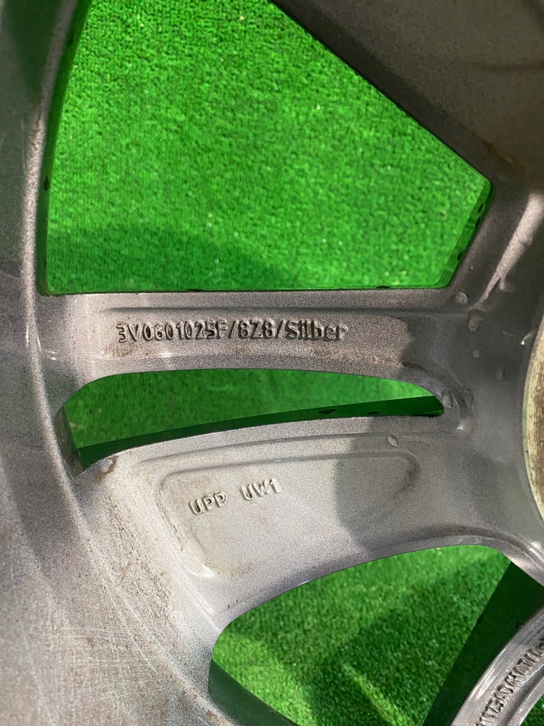 1x Alufelge 18 Zoll 8.0" 5x112 44ET 3V0601025F Audi 44 Superb Iii Rim Wheel