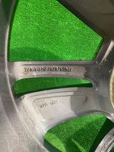 Laden Sie das Bild in den Galerie-Viewer, 1x Alufelge 18 Zoll 8.0&quot; 5x112 44ET 3V0601025F Audi 44 Superb Iii Rim Wheel