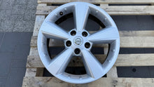 Load image into Gallery viewer, 1x Alufelge 17 Zoll 6.5" 5x114.3 40ET Glanz Silber 40300-EY17C Nissan Qashqai I FEL7276370507lo