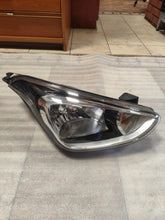 Laden Sie das Bild in den Galerie-Viewer, Frontscheinwerfer Hyundai I10 92102-B9000 Rechts Scheinwerfer Headlight SCH8795901237fs