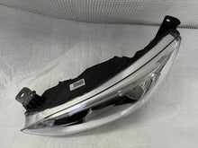 Laden Sie das Bild in den Galerie-Viewer, Frontscheinwerfer Ford Focus JX7B-13W030-AE Ein Stück (Rechts oder Links) SCH3693599438pe