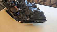 Laden Sie das Bild in den Galerie-Viewer, Frontscheinwerfer Mazda 6 Rechts Scheinwerfer Headlight SCH6174503912tv