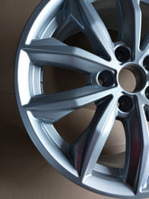 Load image into Gallery viewer, 1x Alufelge 17 Zoll 7.0&quot; 5x112 34ET Glanz Silber 80A601025 Audi Q5 Rim Wheel