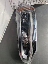 Laden Sie das Bild in den Galerie-Viewer, Frontscheinwerfer VW Polo 2G1941035F Links Scheinwerfer Headlight SCH9361838982yj