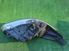Laden Sie das Bild in den Galerie-Viewer, Frontscheinwerfer Ford Focus F1EB-13D155-AG Bi-Xenon Links Headlight SCH4947985724dv