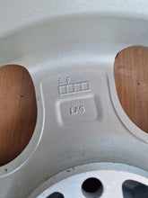 Laden Sie das Bild in den Galerie-Viewer, 1x Alufelge 15 Zoll 7.0&quot; 5x114.3 40ET Glanz Silber KBA44020 Mazda Rim Wheel